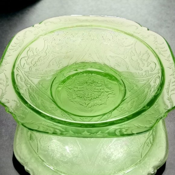 Glowing Fruit/Dessert Bowl Madrid Green Depression Glass by Federal Glass 1932 - Picture 2 of 12